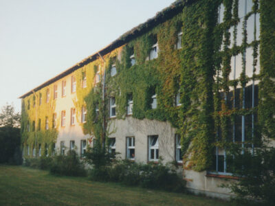 Gebäude Amphibische Pionierkompanie 600, (Lageplan Gebäude 17), Fünf-Seen-Kaserne, Foto: Amphpikp600.de