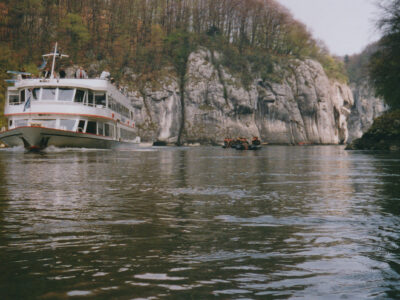 Im Schlauchboot Auf Der Donau Richtung Donaudurchbruch (1991), Foto: Amphpikp600.de