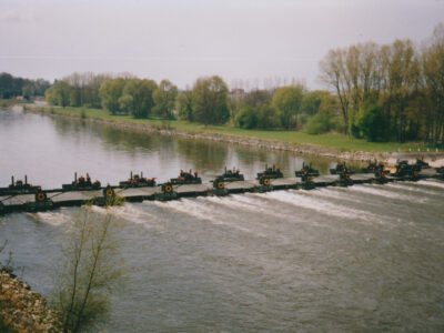 Brückenschlag über Die Donau (1991), M2 Der AmphPiKp 600 Im Einsatz, StOÜbPl Wackerstein (Donau, Münchsmünster), Foto: Amphpikp600.de