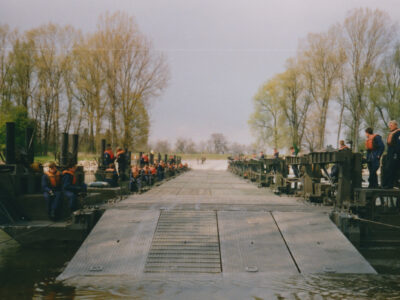 Brückenschlag über Die Donau (1991), M2 Der AmphPiKp 600 Im Einsatz, StOÜbPl Wackerstein (Donau, Münchsmünster), Foto: Amphpikp600.de