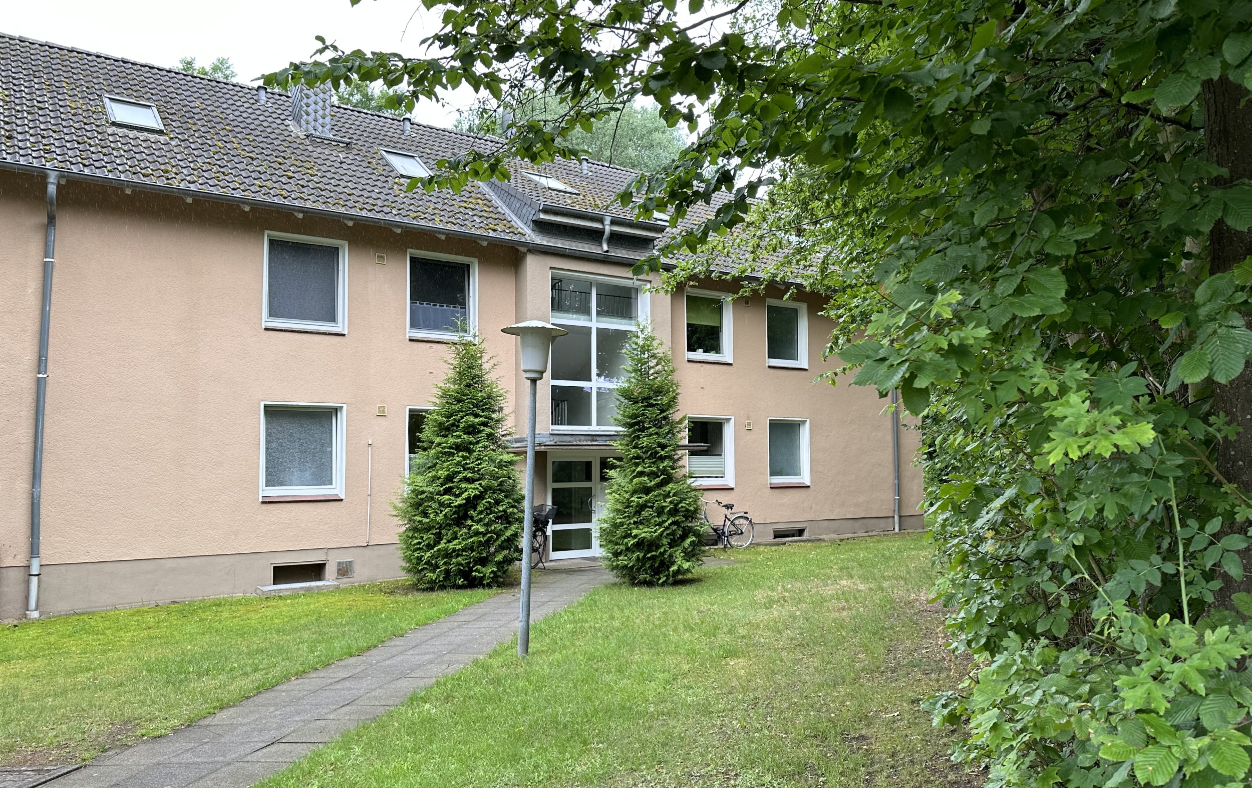 Ehemaliges Kasernengebäude (im Lageplan Wohnhaus 35), heute Walter-Volkers-Straße 3 (2023)