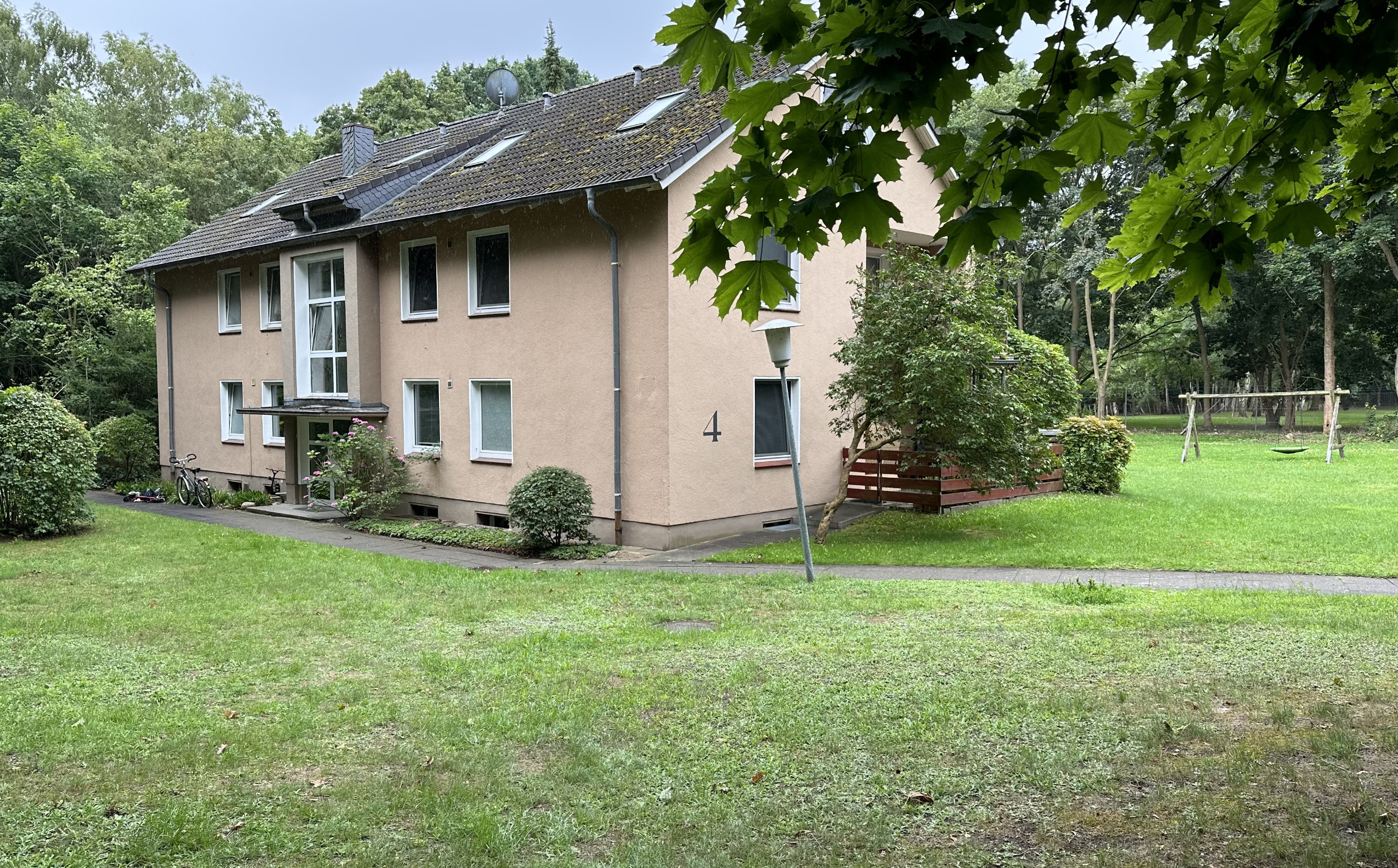Ehemaliges Kasernengebäude (im Lageplan Wohnhaus 34), heute Walter-Volkers-Straße 4 (2023)