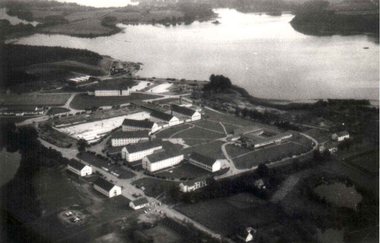 Fünf-Seen-Kaserne (Ende der 1950er-Jahre), die Nachbargebäude der AmphPiKp600 standen noch nicht, Quelle: ploenerpioniere.de