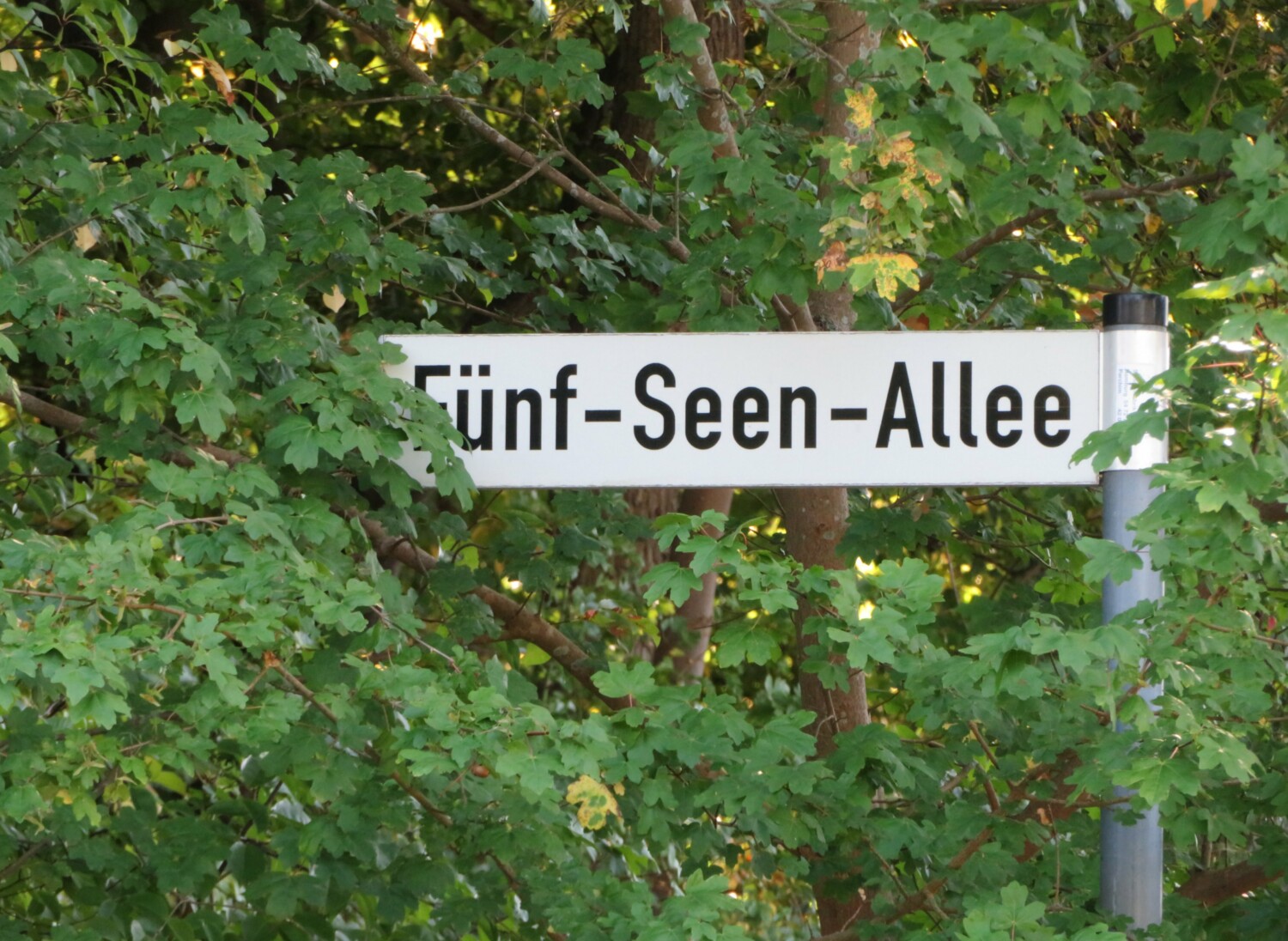 Fünf-Seen-Allee Straßenschild, Foto: Bodo Redlin