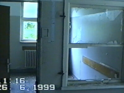 Video AmphPiKp600 – Kompaniegebäude von innenVideo AmphPiKp600 – Weg zum Mannschaftsheim, Video/Bild: Hans-Heinrich Lippert